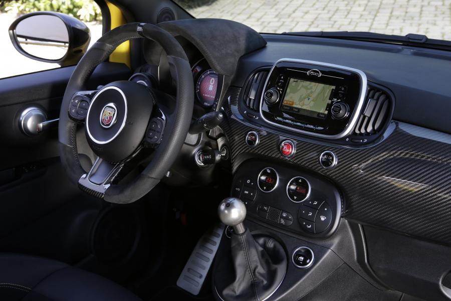 Панель приборов Abarth 595 Competizione (312) 2016 года  (фото 23 из 73)